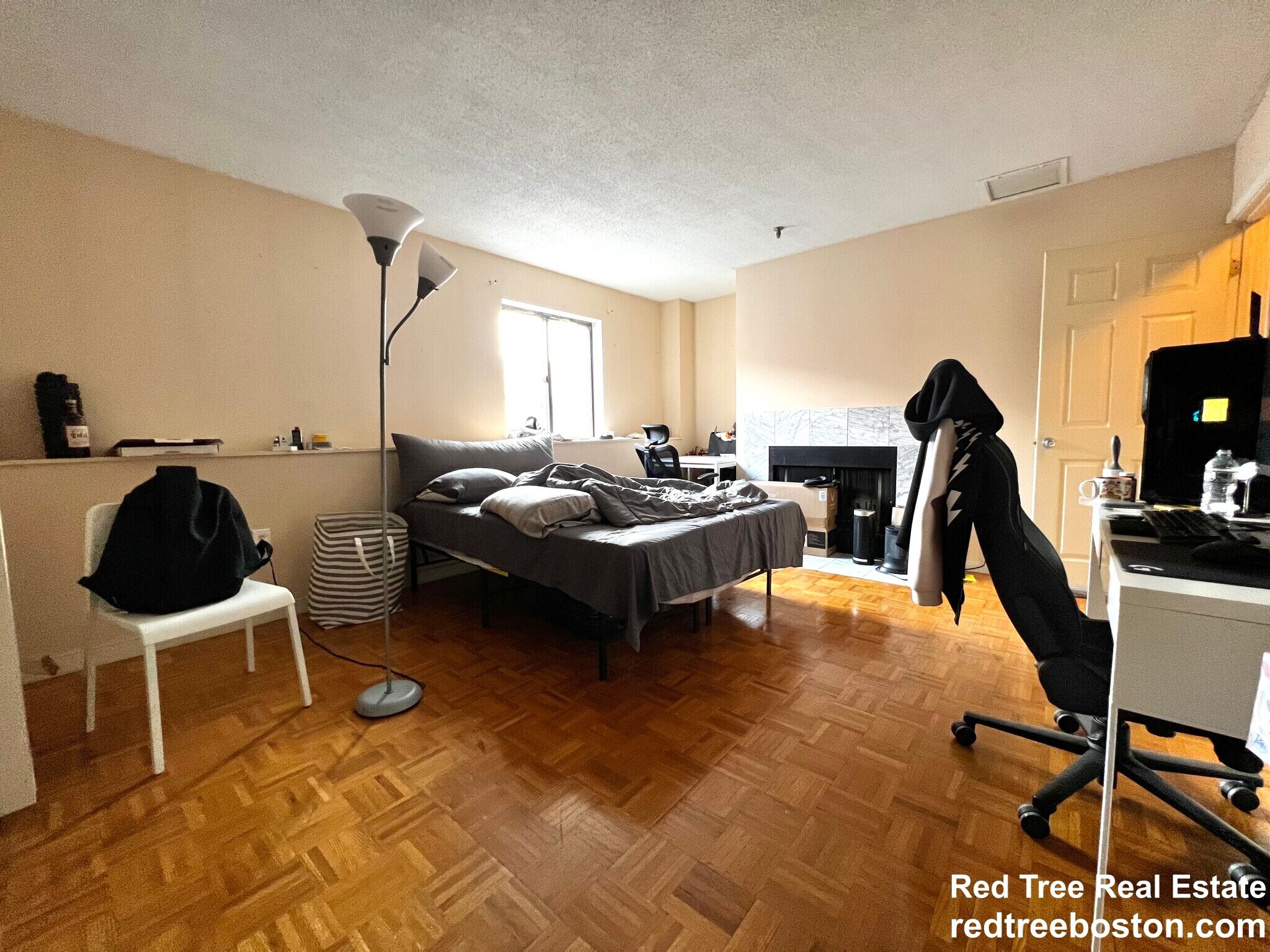 Building Photo - 152 Kelton St