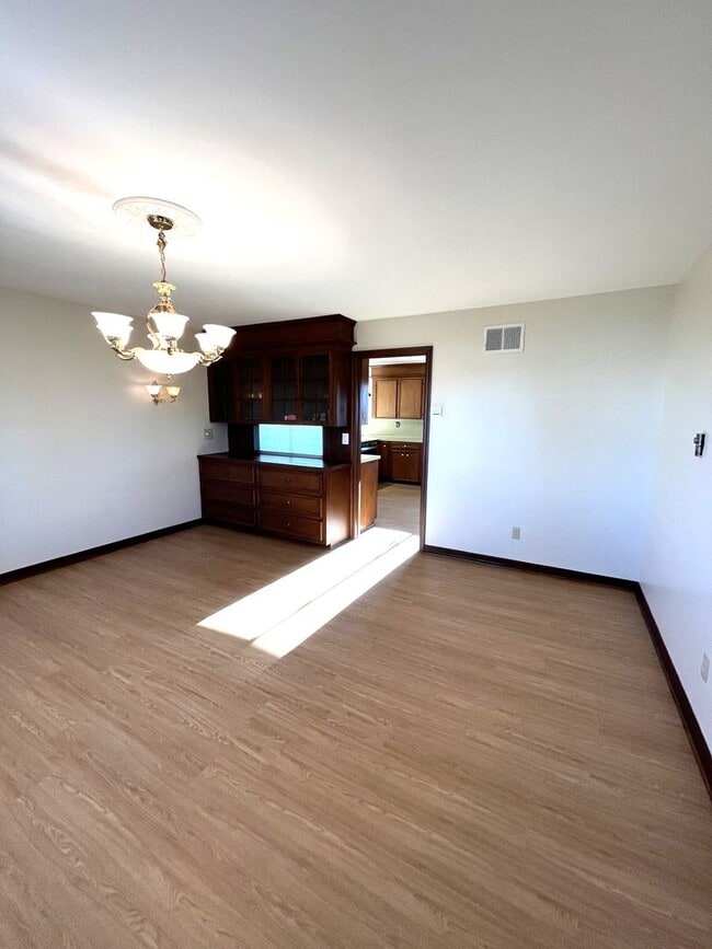 Building Photo - 8298 Scenic Dr