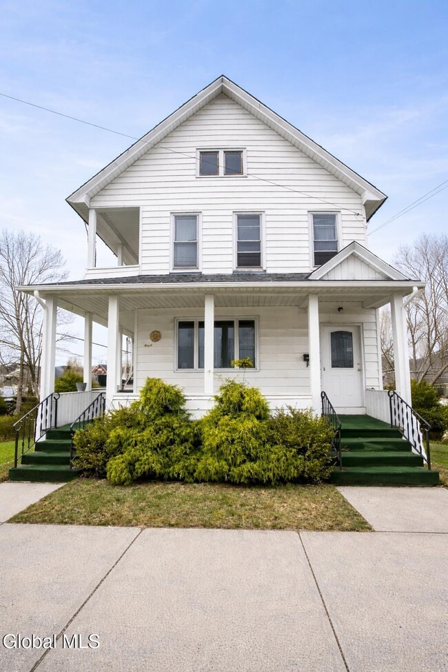 Building Photo - 300 Division St