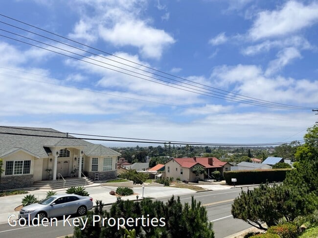 Building Photo - Beautiful ocean-view home located in the h...