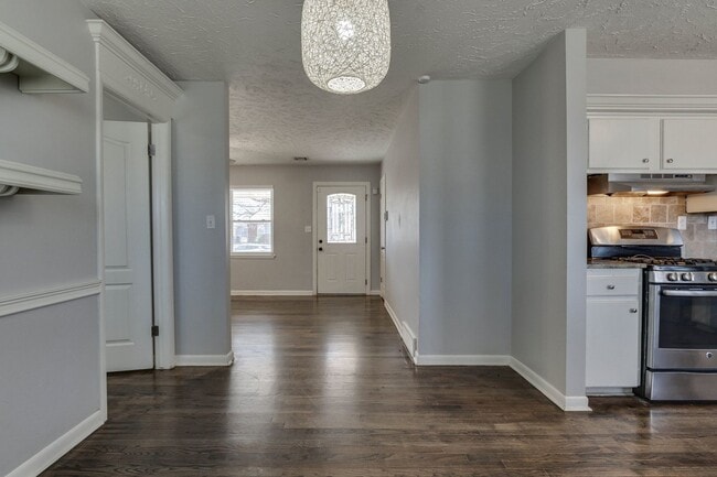 Building Photo - Three bed home in the heart of The Village