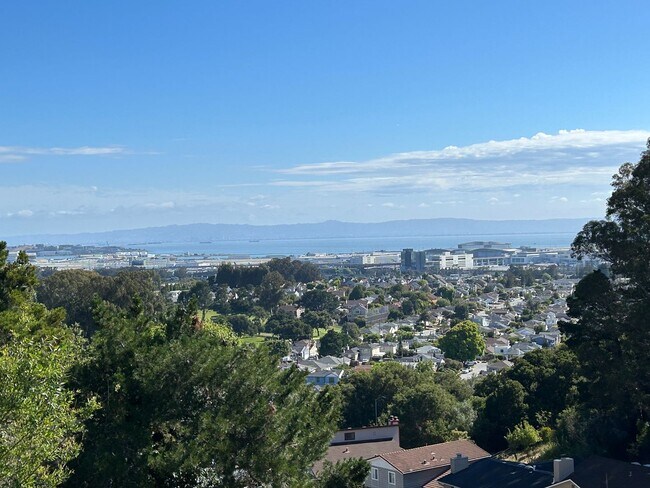 Building Photo - PRICE REDUCED!! Brand-New Glenview Highlands ADU with Stunning Bay & SFO Views – Utilities Included!