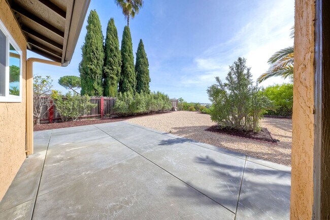 Building Photo - Charming 55+ Fully Remodeled 2 Br. 1 Ba. Duplex - Sunny Hills