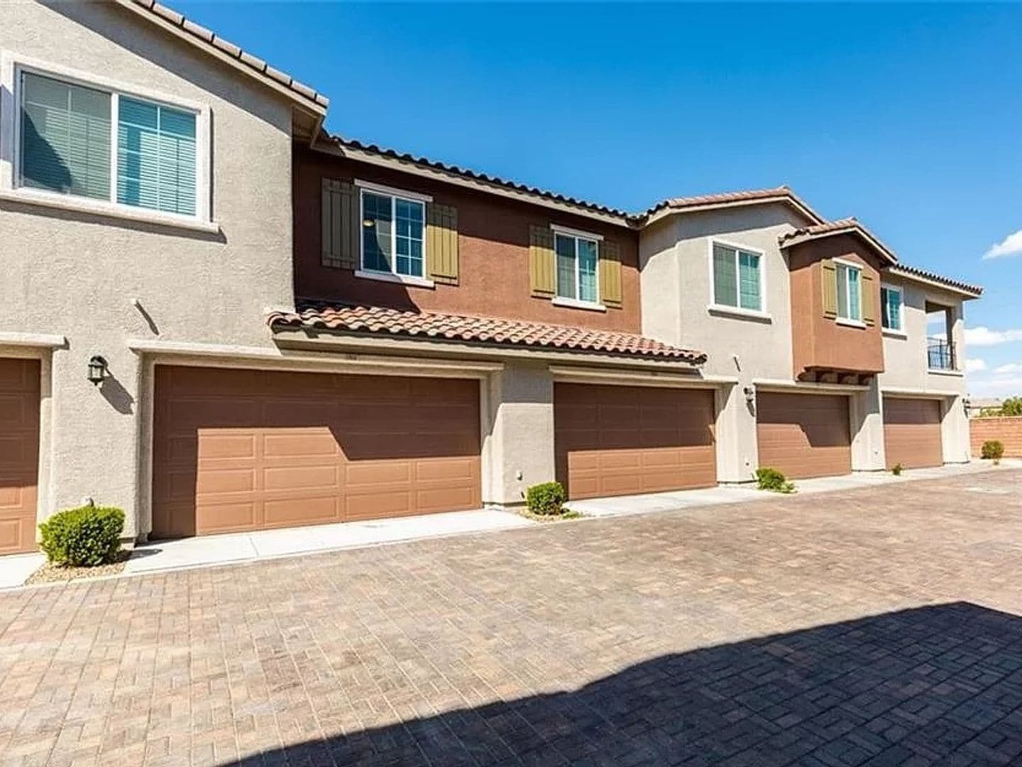 Building Photo - 8466 Classique Ave
