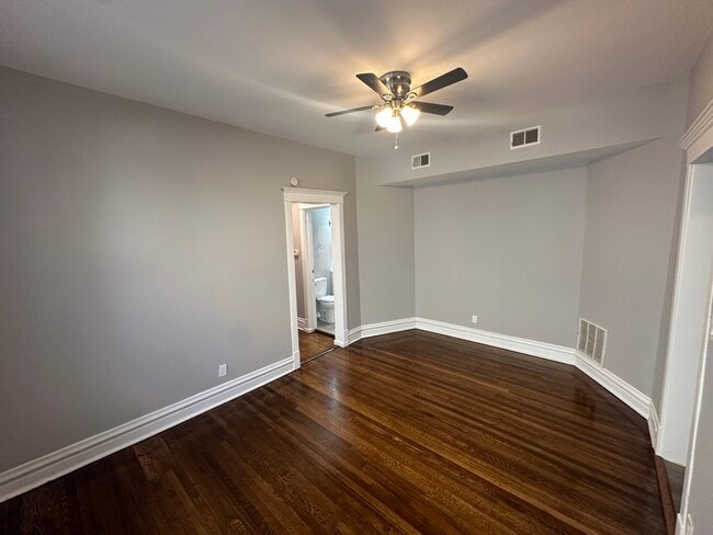 Building Photo - 6110 S Ingleside Ave