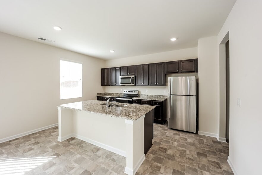 Building Photo - 568 Overo Dr