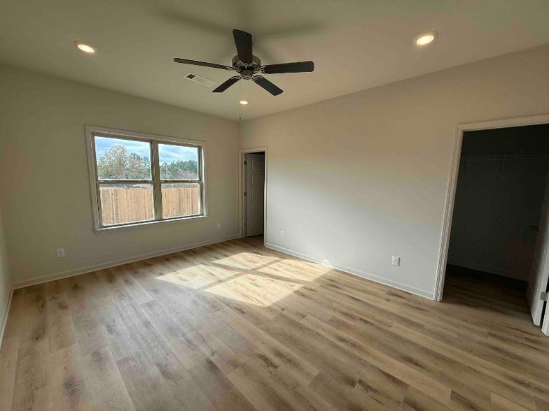 Building Photo - 603 Stillwater Cv