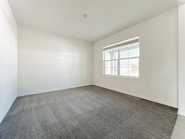 Building Photo - 12744 Lateral Root Dr