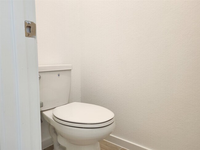 Building Photo - 5827 Linda Cv Ln