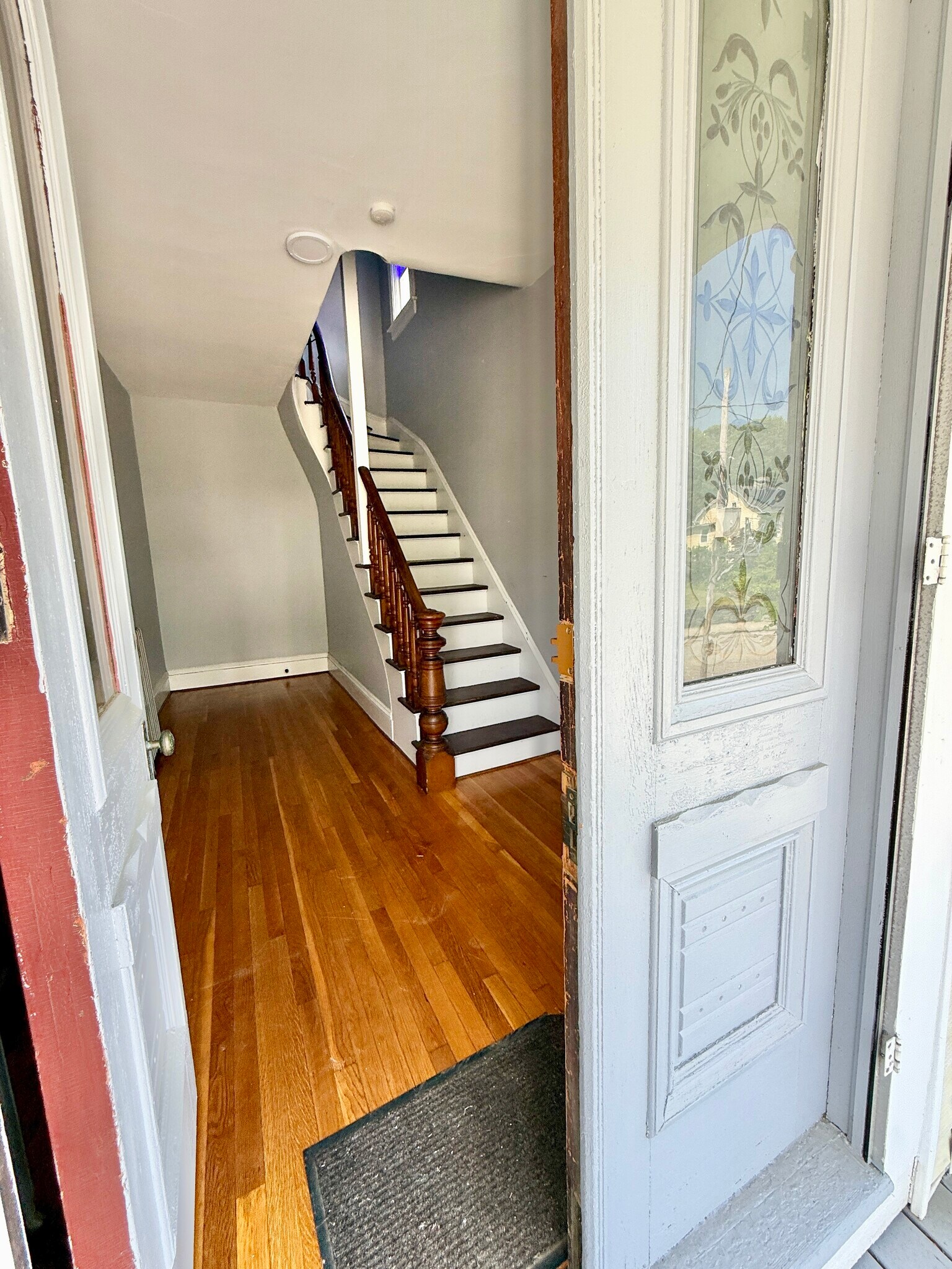 Front Entrance - 117 Bridge St