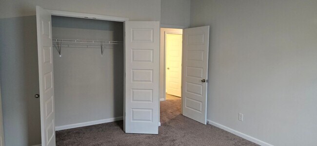 Building Photo - Terrific Canton Townhome!