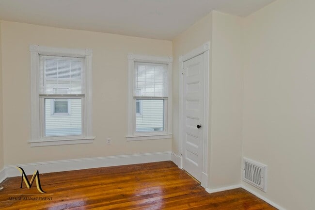 Building Photo - 54-56 Clantoy Street