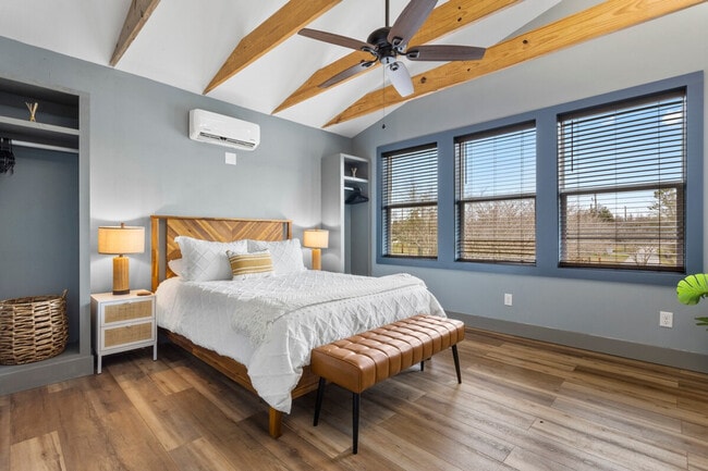 Building Photo - 304 Tide St