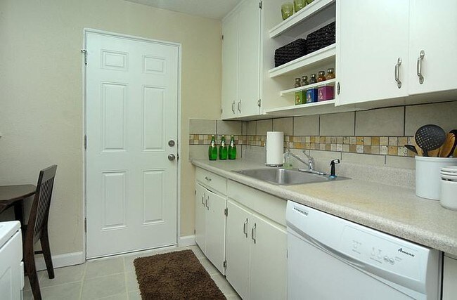 Building Photo - 1426 Clinton St