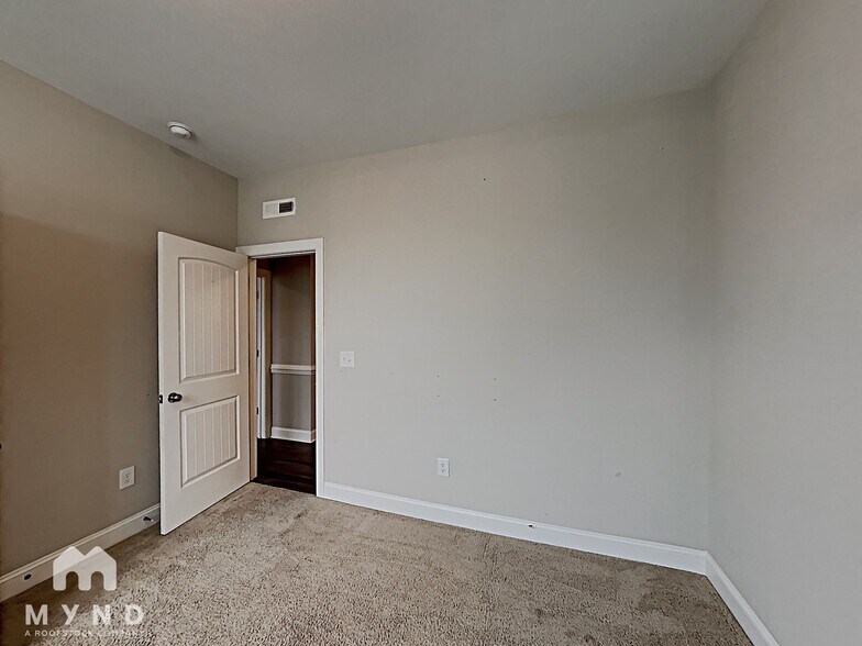 Building Photo - 321 Midnight Moon Dr