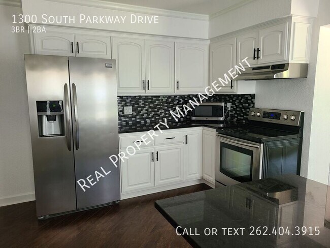 Building Photo - 1300 Parkway Dr