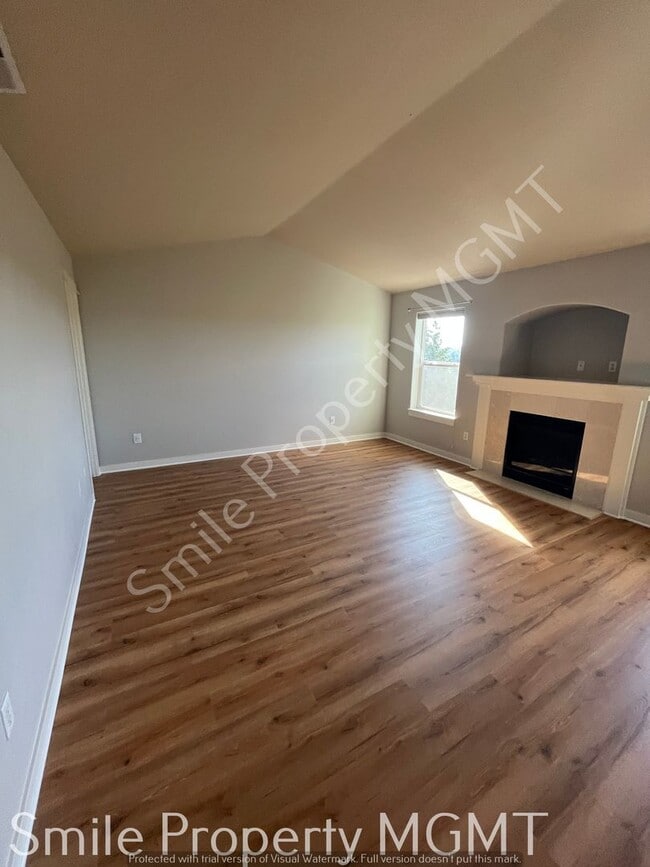Building Photo - single house
