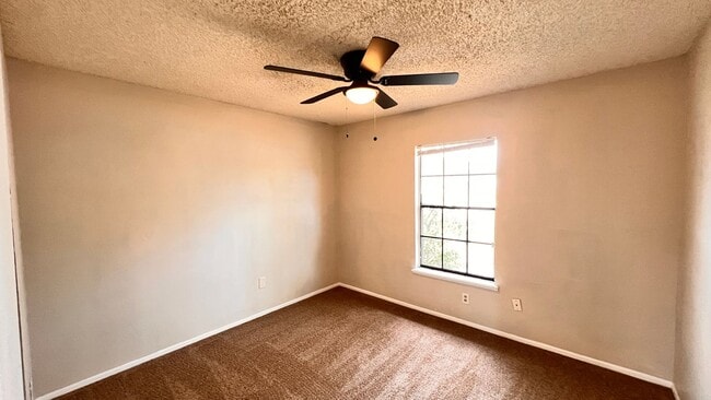 Building Photo - Lovely 3 bedroom, 2 bath in Deltona