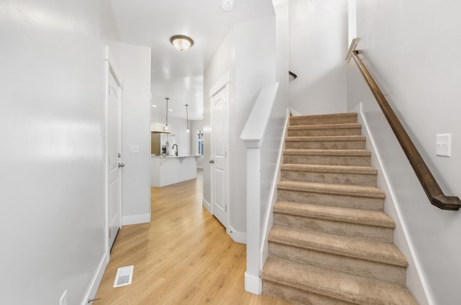 Building Photo - Modern 4-Bedroom Townhome in Saratoga Springs, UT