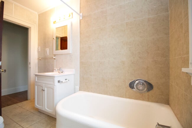 Building Photo - 2151 W Sylvania Ave