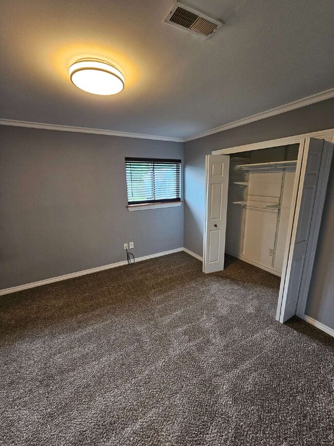 Building Photo - Beautifully Renovated 3-Bedroom, 1 Bathroom Ranch. Updated Kitchen w/ All Appliances, Large Maste...