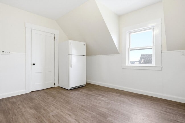 Building Photo - 135 Sagamore St