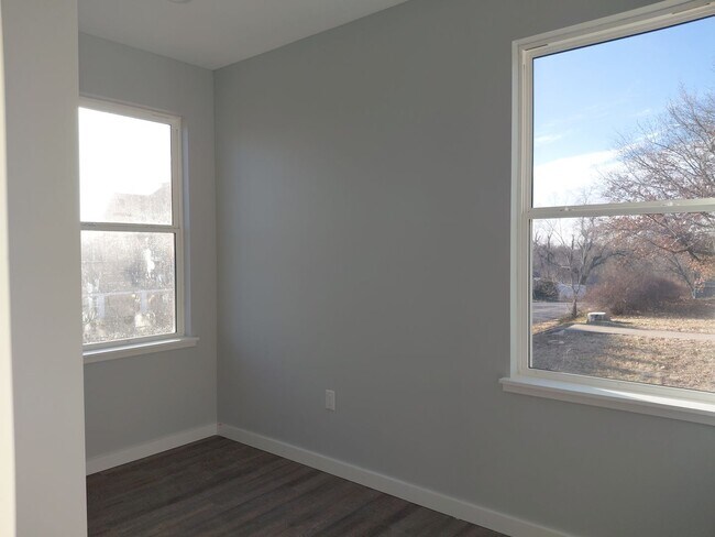 Building Photo - 707/709 Maple Street