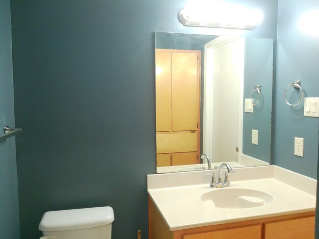 Building Photo - 2600 Alana Ln
