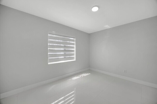 Building Photo - 14851 SW 71st St
