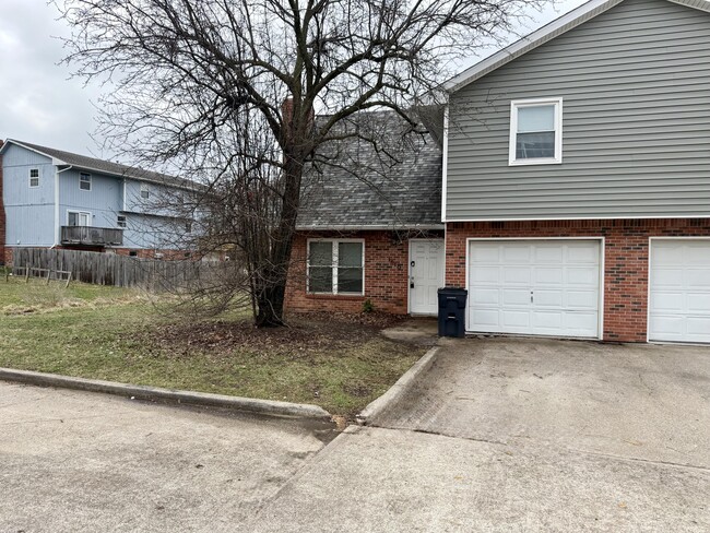 Building Photo - 1910 Mirtle Grove Ct