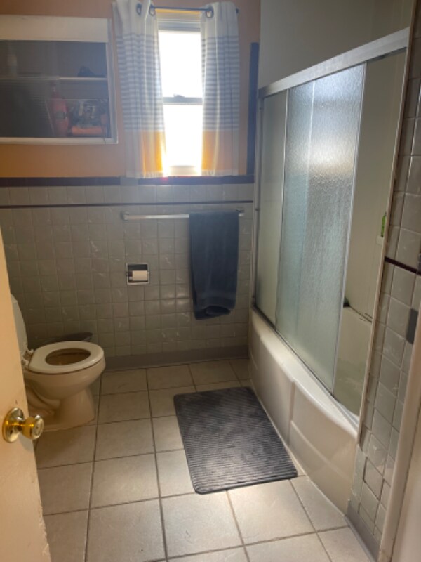 Building Photo - 2414 E 7th St