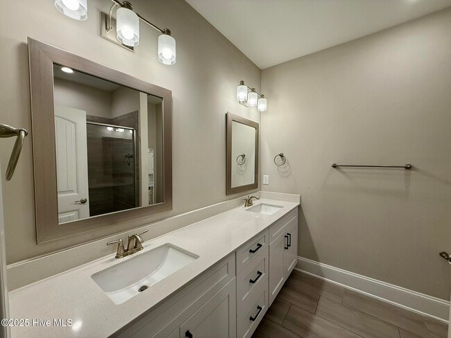 Building Photo - 204 Backspin Ln