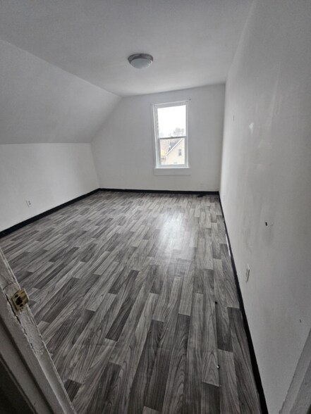 Building Photo - 175 2nd Ave
