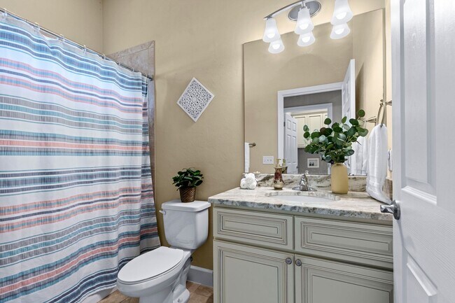 Building Photo - RARE TO FIND !!! TWO ENSUITE MASTER BEDROO...