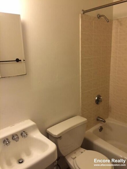 Building Photo - 272 Newbury St