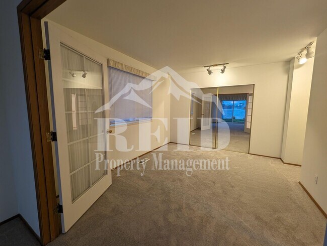 Building Photo - 307 Shore Dr