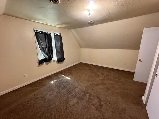 Building Photo - 2308 W Burnham St