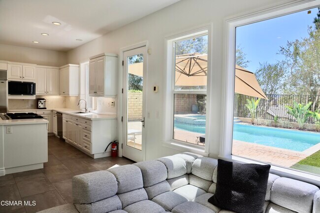 Building Photo - 6072 Mandeville Pl