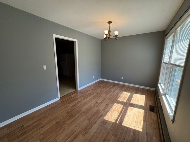 Building Photo - 2 bed/ 1 bath duplex with Carport