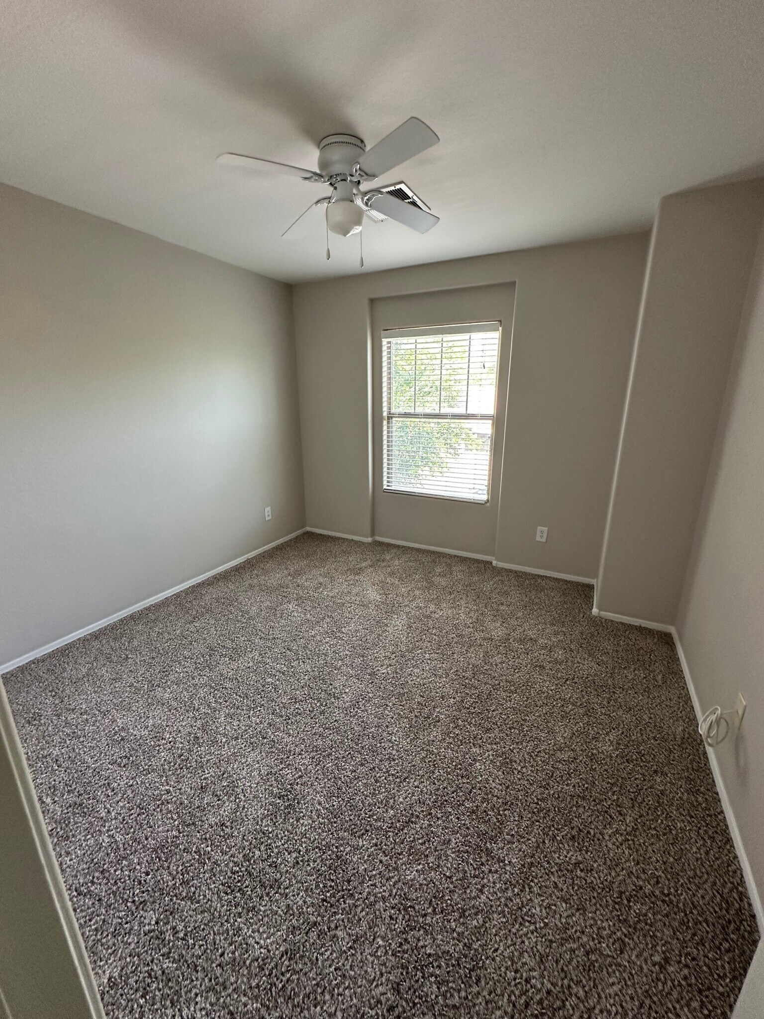 Building Photo - 2926 S Anderson Ln