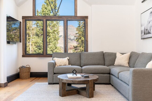 Building Photo - 116 Winterleaf Dr