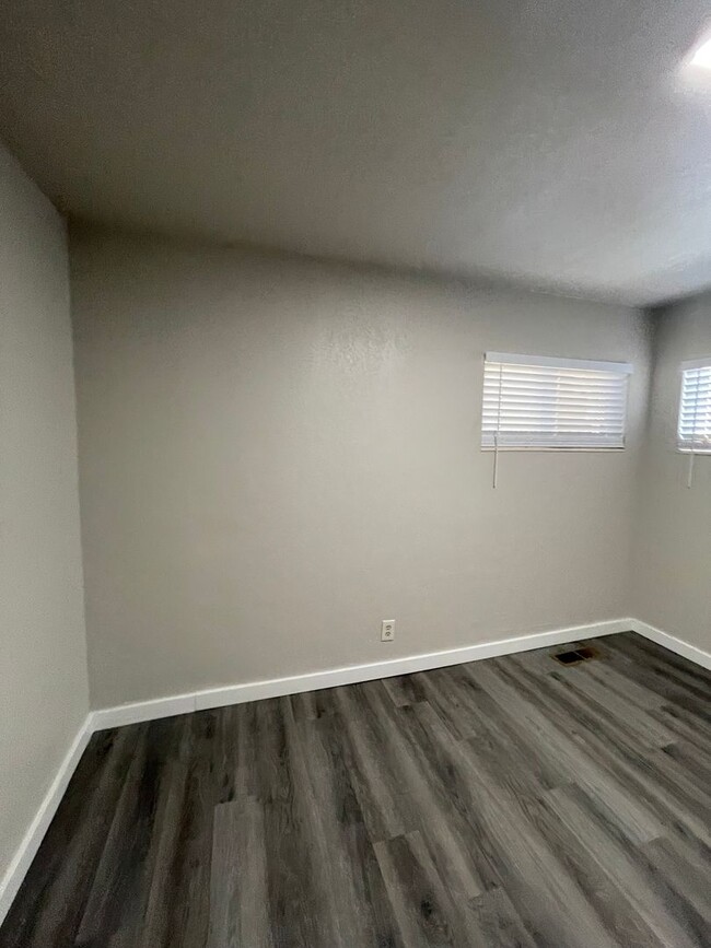 Building Photo - Remodeled 2 bed 1 bath close to Mid Town