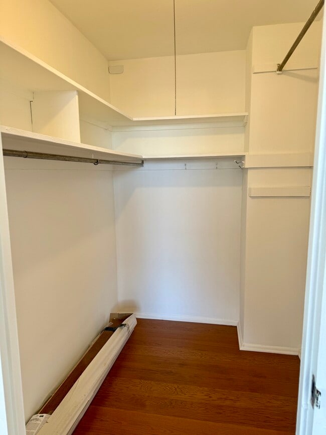 Building Photo - 5757 N Sheridan Rd