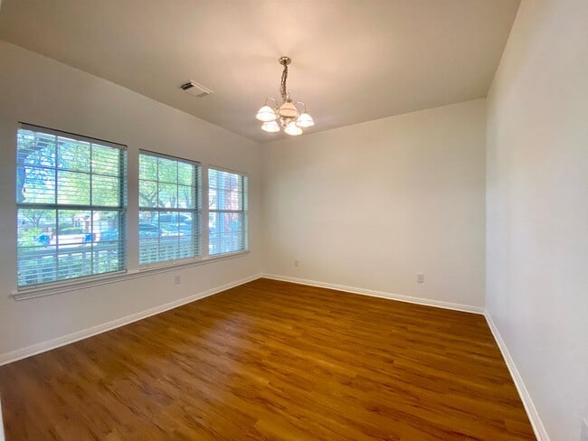 Building Photo - Lovely home in desirable Scofield Farms!