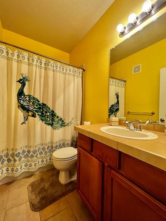 Building Photo - Beautiful 2 Bed 2.5 Bath Condo Near Observ...