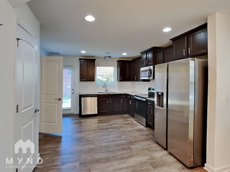 Building Photo - 246 Spark St