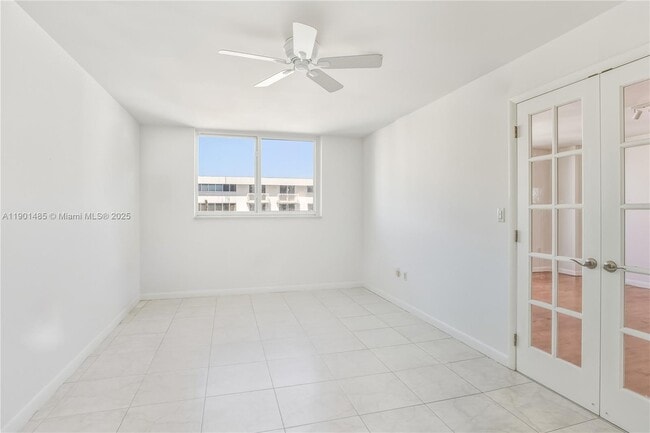 Building Photo - 345 Ocean Dr