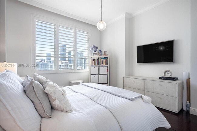Building Photo - 888 Brickell Key Dr