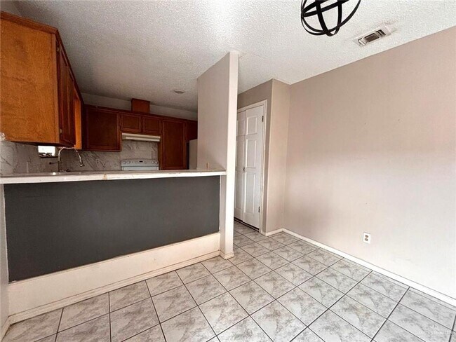 Building Photo - 2210 Elisa Ln