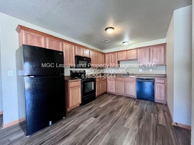 Building Photo - Charming Ranch-Style Duplex in Blue Springs, MO!